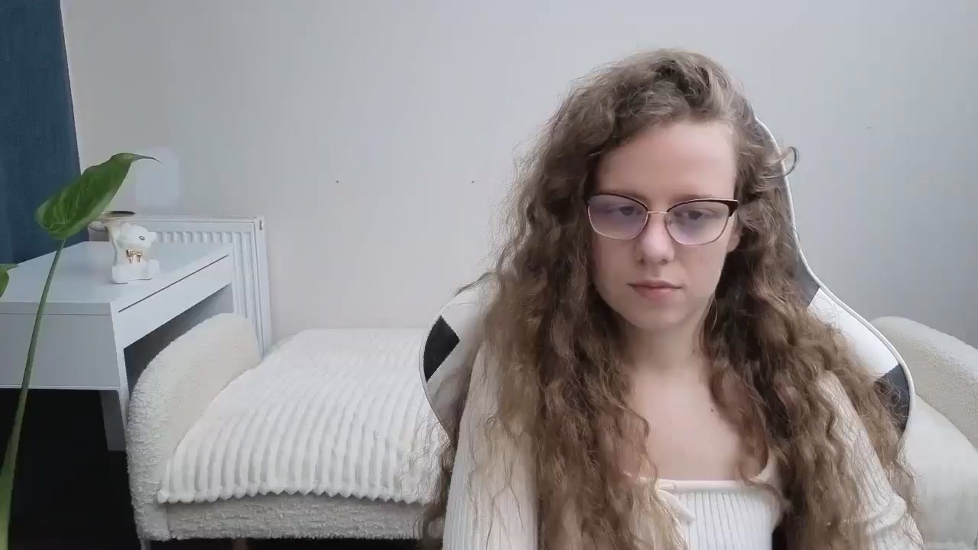 Gallery image thumbnail from BlueFlowerr's myfreecams stream on, 12/06/2025, 19:52 image 3 of 20