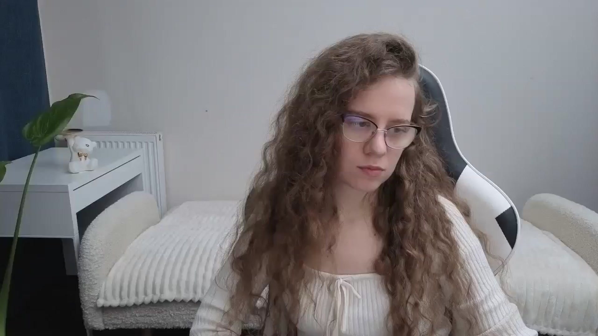 Gallery image thumbnail from BlueFlowerr's myfreecams stream on, 12/06/2025, 19:52 image 7 of 20