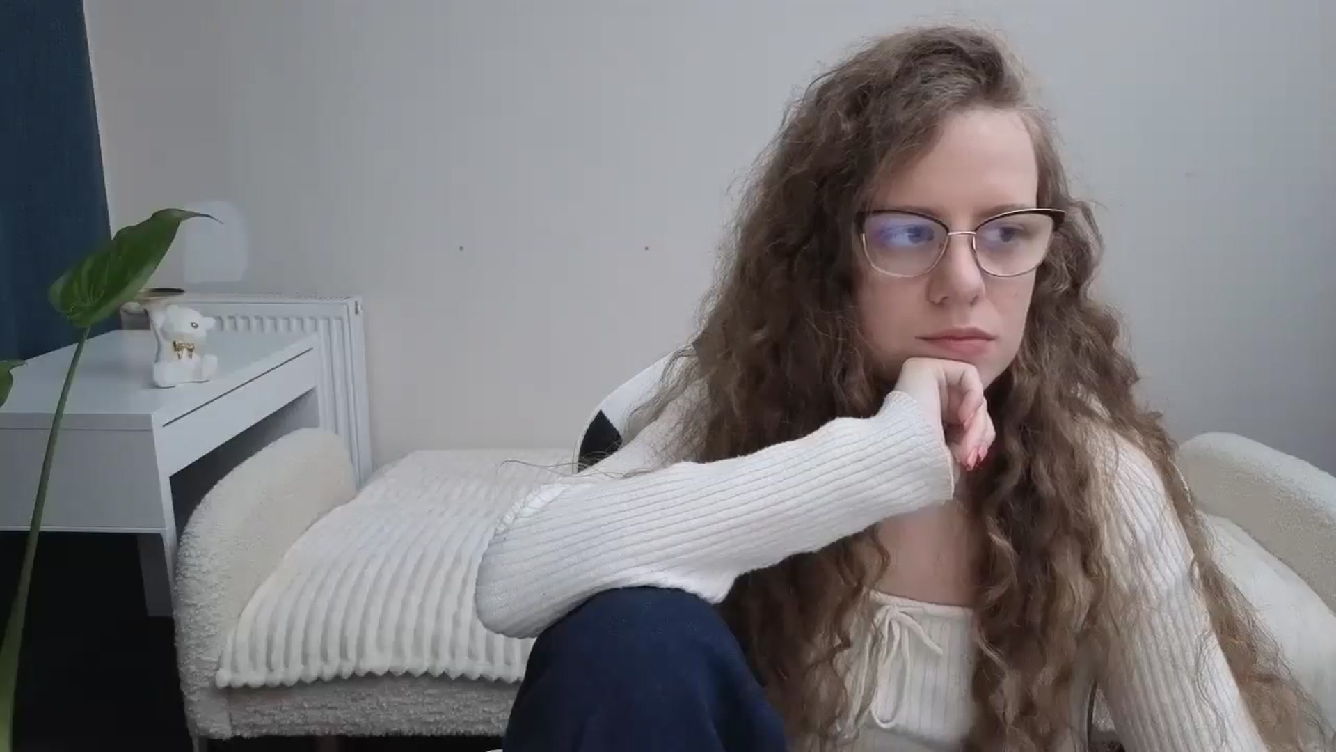 Gallery image thumbnail from BlueFlowerr's myfreecams stream on, 12/06/2025, 19:52 image 16 of 20
