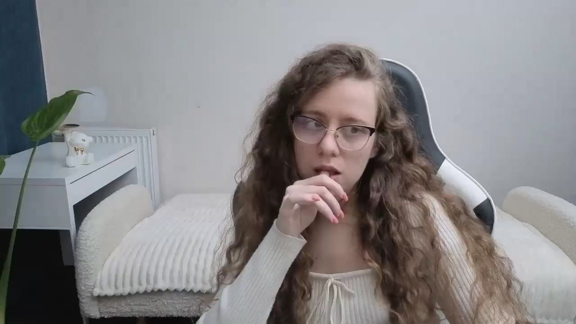Gallery image thumbnail from BlueFlowerr's myfreecams stream on, 12/06/2025, 19:52 image 14 of 20