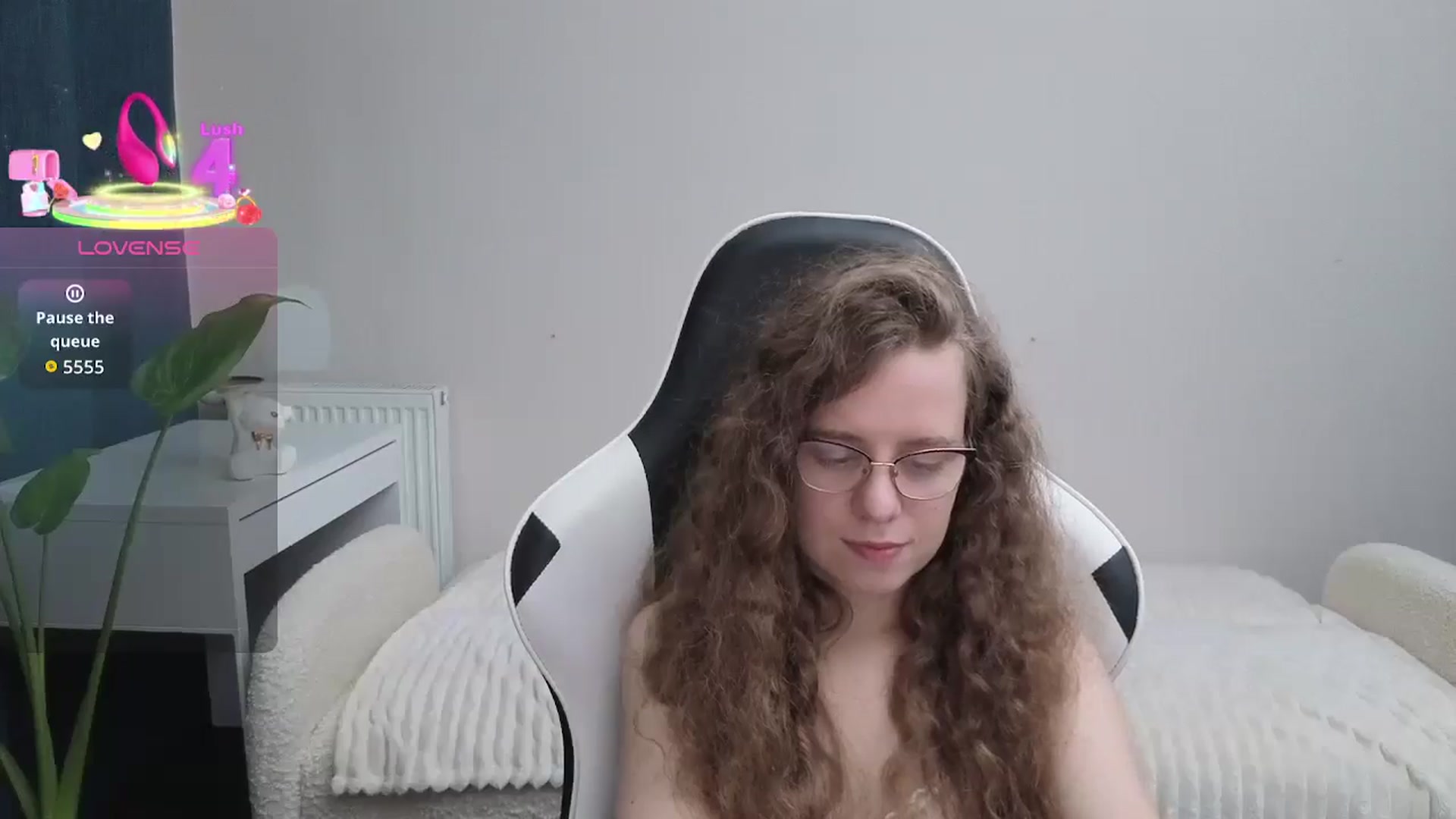 Gallery image thumbnail from BlueFlowerr's myfreecams stream on, 12/06/2025, 23:35 image 20 of 20