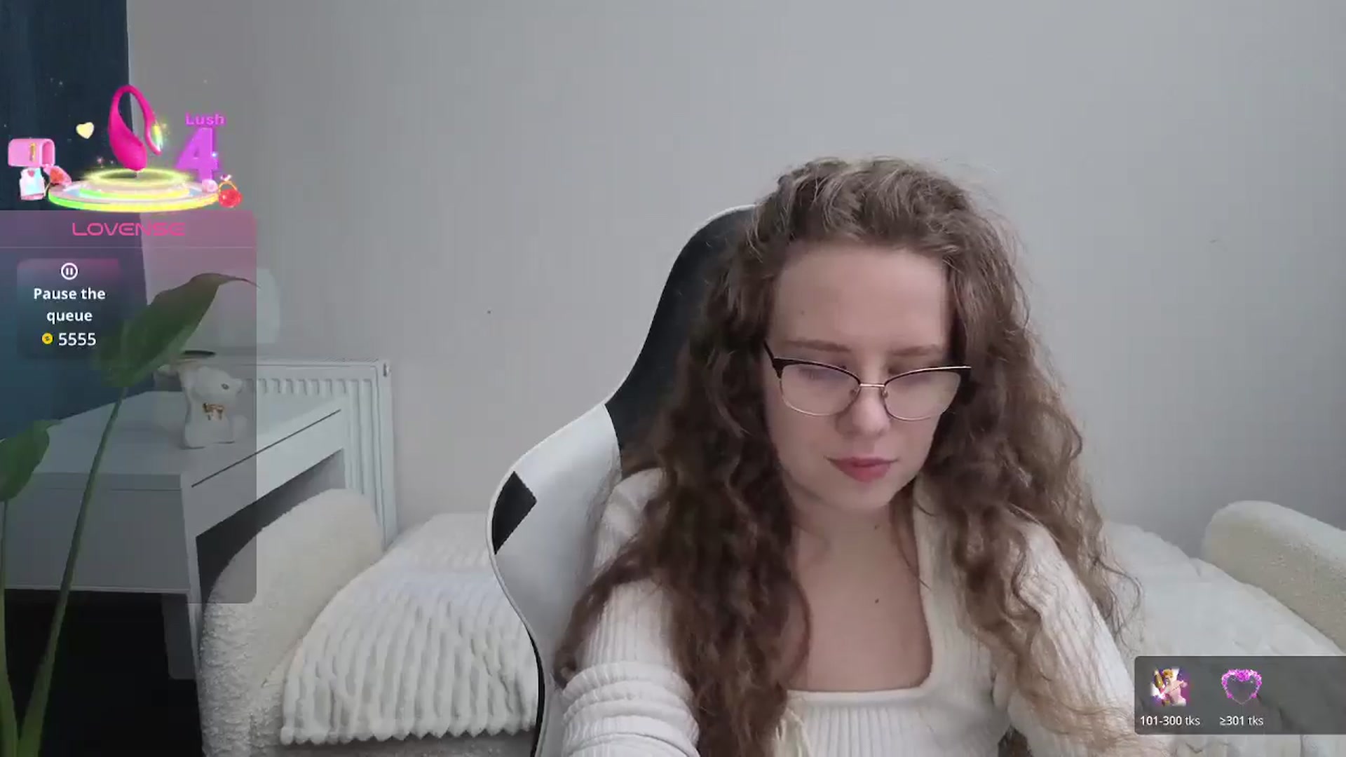 Gallery image thumbnail from BlueFlowerr's myfreecams stream on, 12/06/2025, 23:35 image 2 of 20