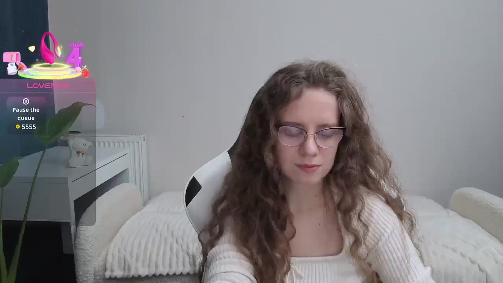 Gallery image thumbnail from BlueFlowerr's myfreecams stream on, 12/06/2025, 23:35 image 3 of 20
