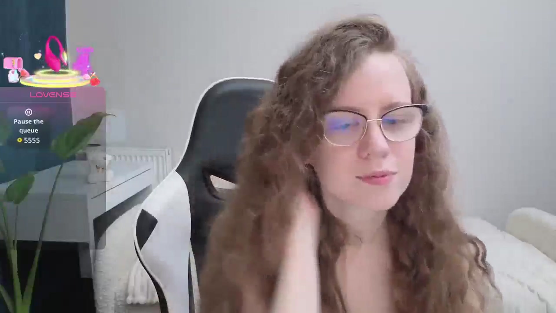 Gallery image thumbnail from BlueFlowerr's myfreecams stream on, 12/06/2025, 23:35 image 15 of 20
