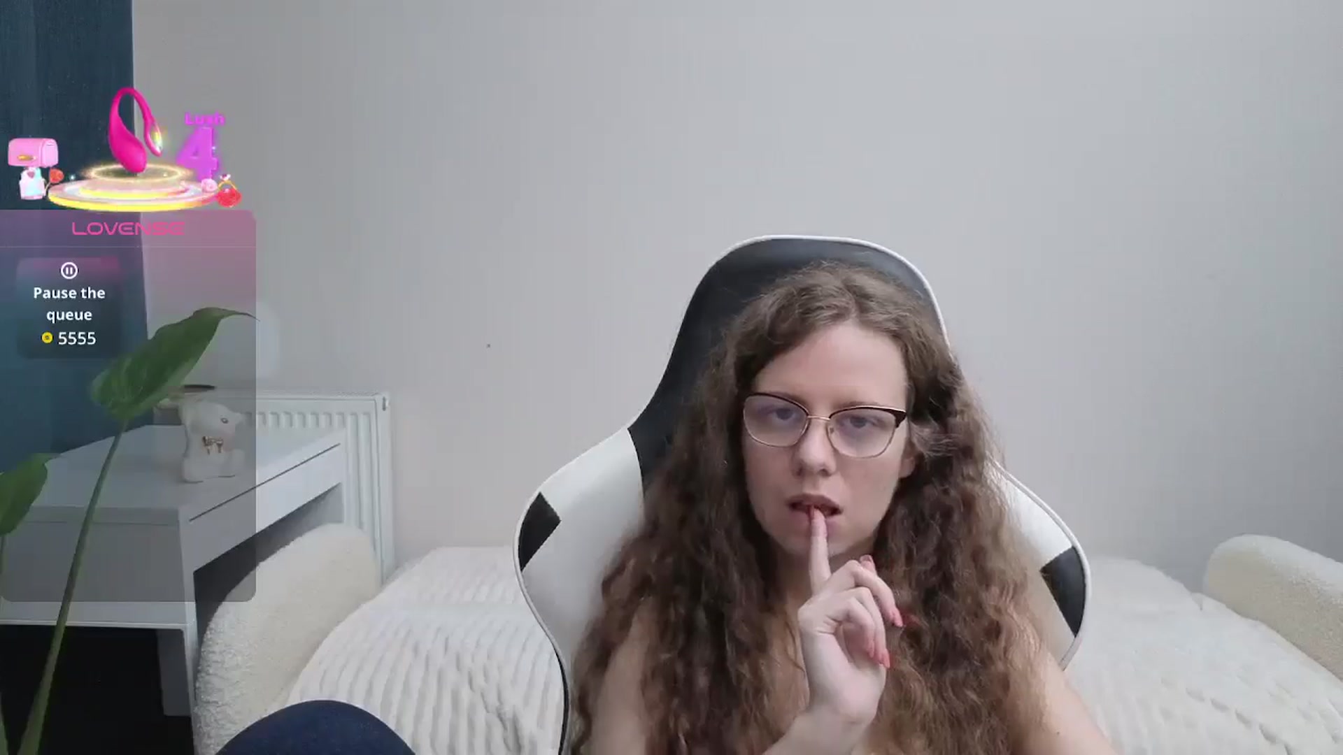 Gallery image thumbnail from BlueFlowerr's myfreecams stream on, 12/07/2025, 24:53 image 10 of 20