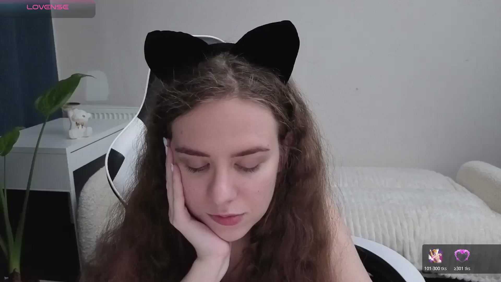 Gallery image thumbnail from BlueFlowerr's myfreecams stream on, 12/09/2025, 01:55 image 2 of 20