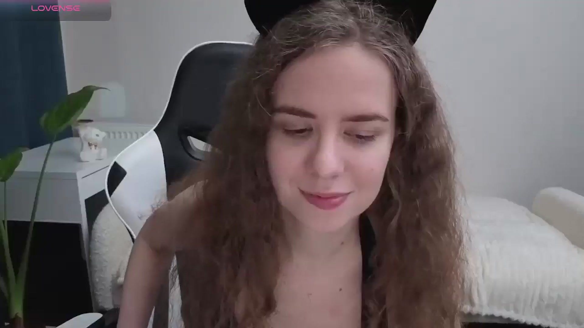 Gallery image thumbnail from BlueFlowerr's myfreecams stream on, 12/09/2025, 02:33 image 9 of 20