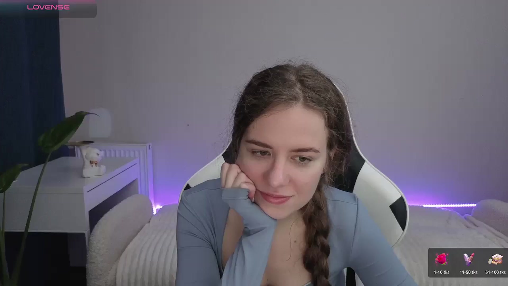 Gallery image thumbnail from BlueFlowerr's myfreecams stream on, 12/09/2025, 20:54 image 11 of 20