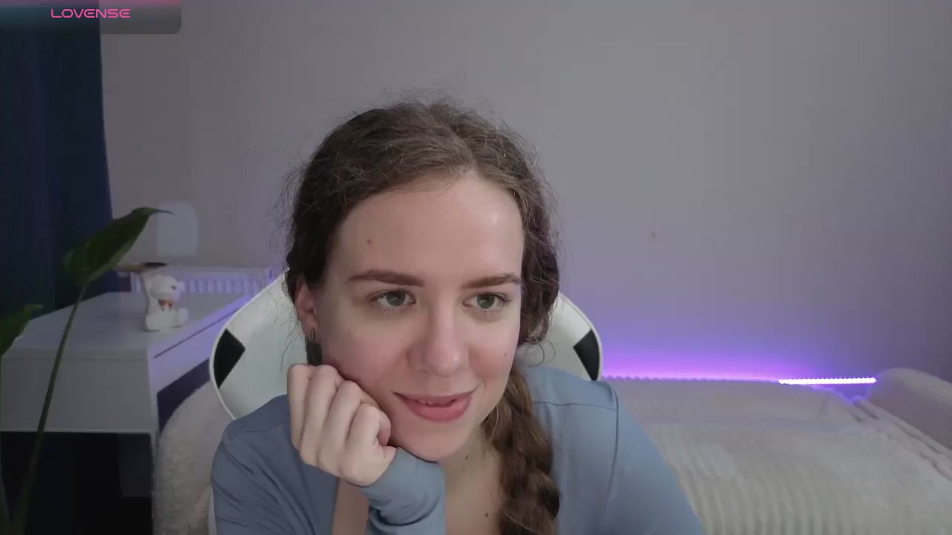 Gallery image thumbnail from BlueFlowerr's myfreecams stream on, 12/09/2025, 20:54 image 15 of 20