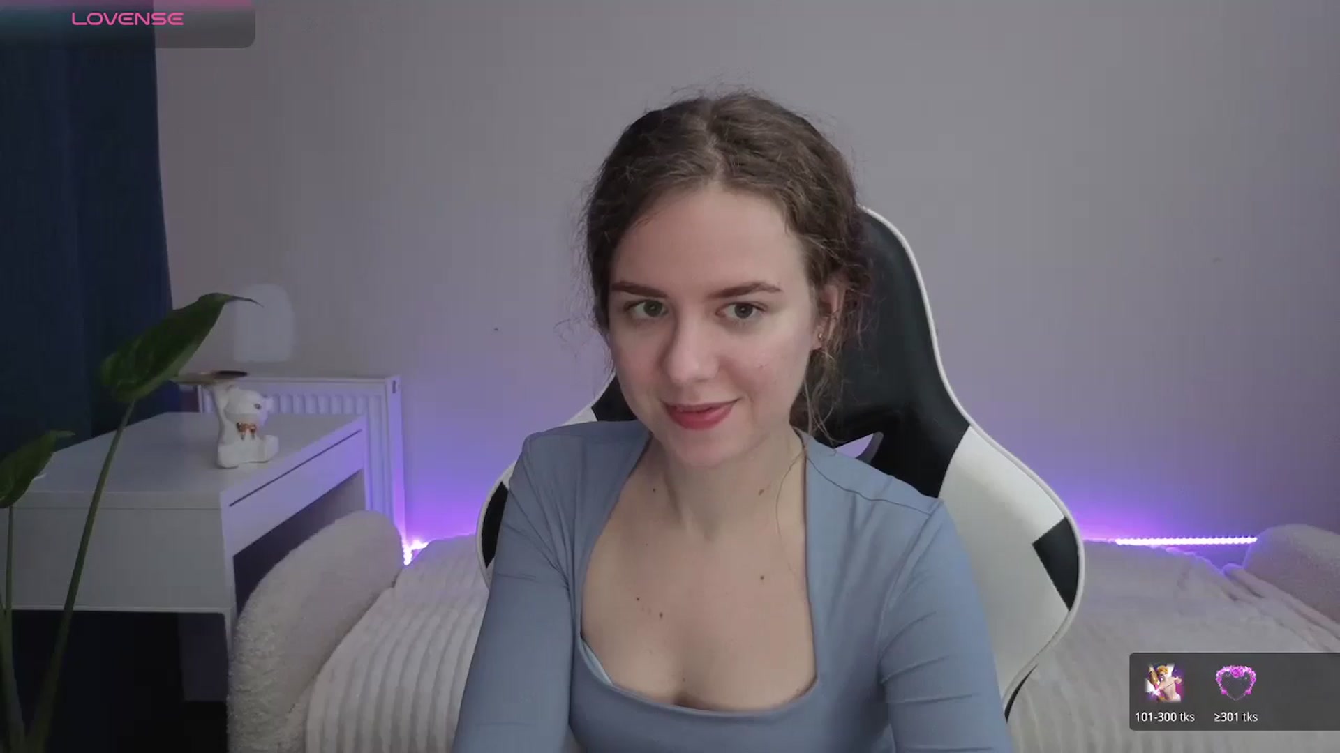 Gallery image thumbnail from BlueFlowerr's myfreecams stream on, 12/09/2025, 20:54 image 12 of 20