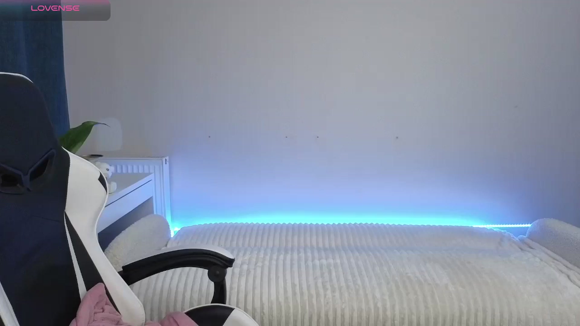 Gallery image thumbnail from BlueFlowerr's myfreecams stream on, 12/09/2025, 20:54 image 2 of 20