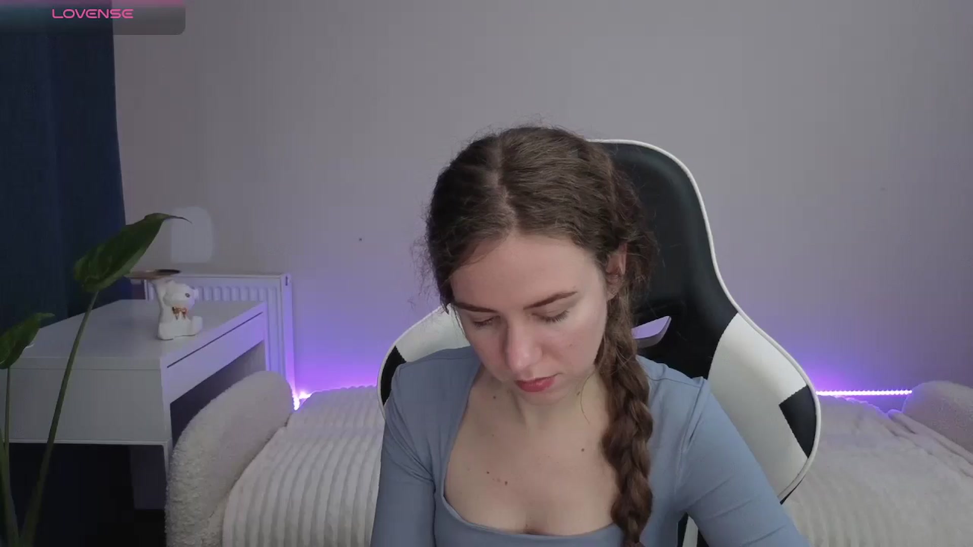 Gallery image thumbnail from BlueFlowerr's myfreecams stream on, 12/09/2025, 20:54 image 6 of 20