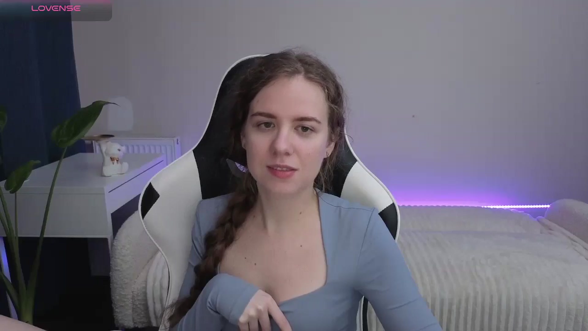 Gallery image thumbnail from BlueFlowerr's myfreecams stream on, 12/09/2025, 22:12 image 13 of 20
