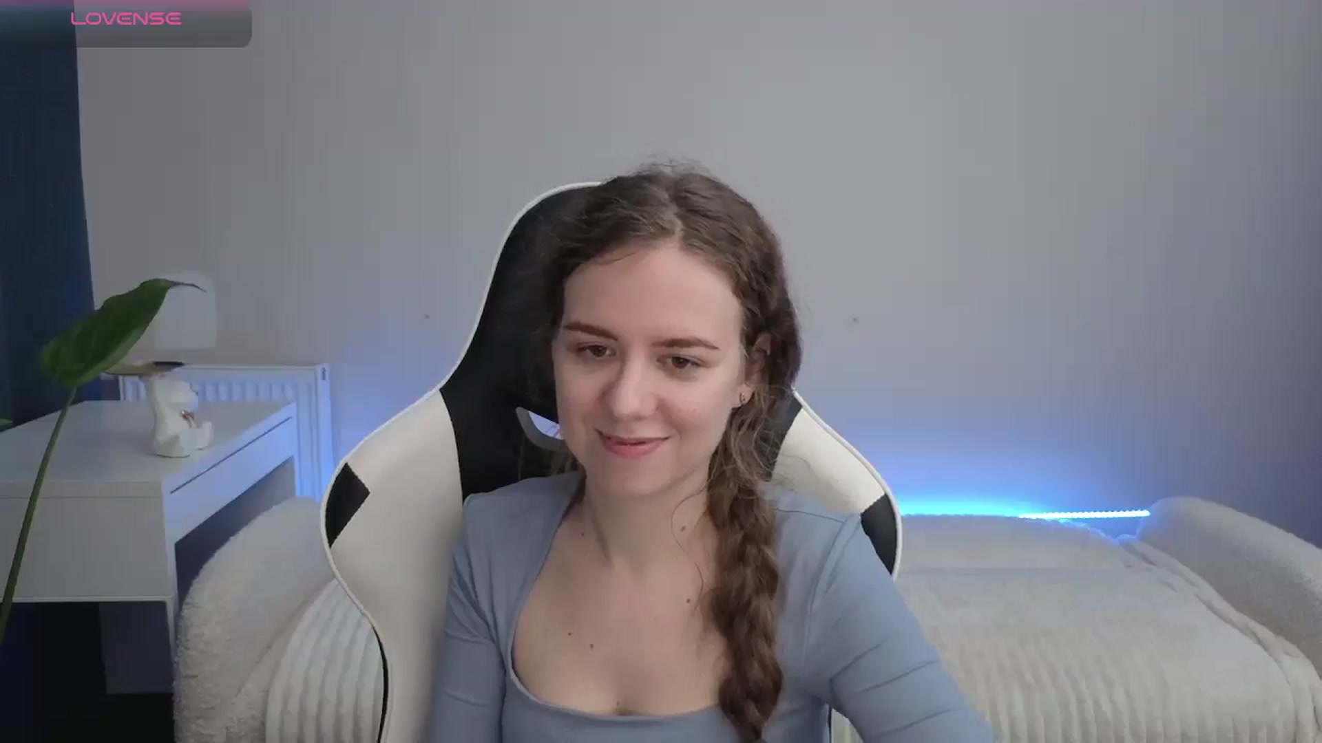 Gallery image thumbnail from BlueFlowerr's myfreecams stream on, 12/10/2025, 02:03 image 14 of 20