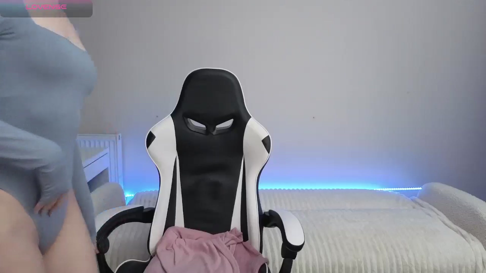 Gallery image thumbnail from BlueFlowerr's myfreecams stream on, 12/10/2025, 02:03 image 2 of 20