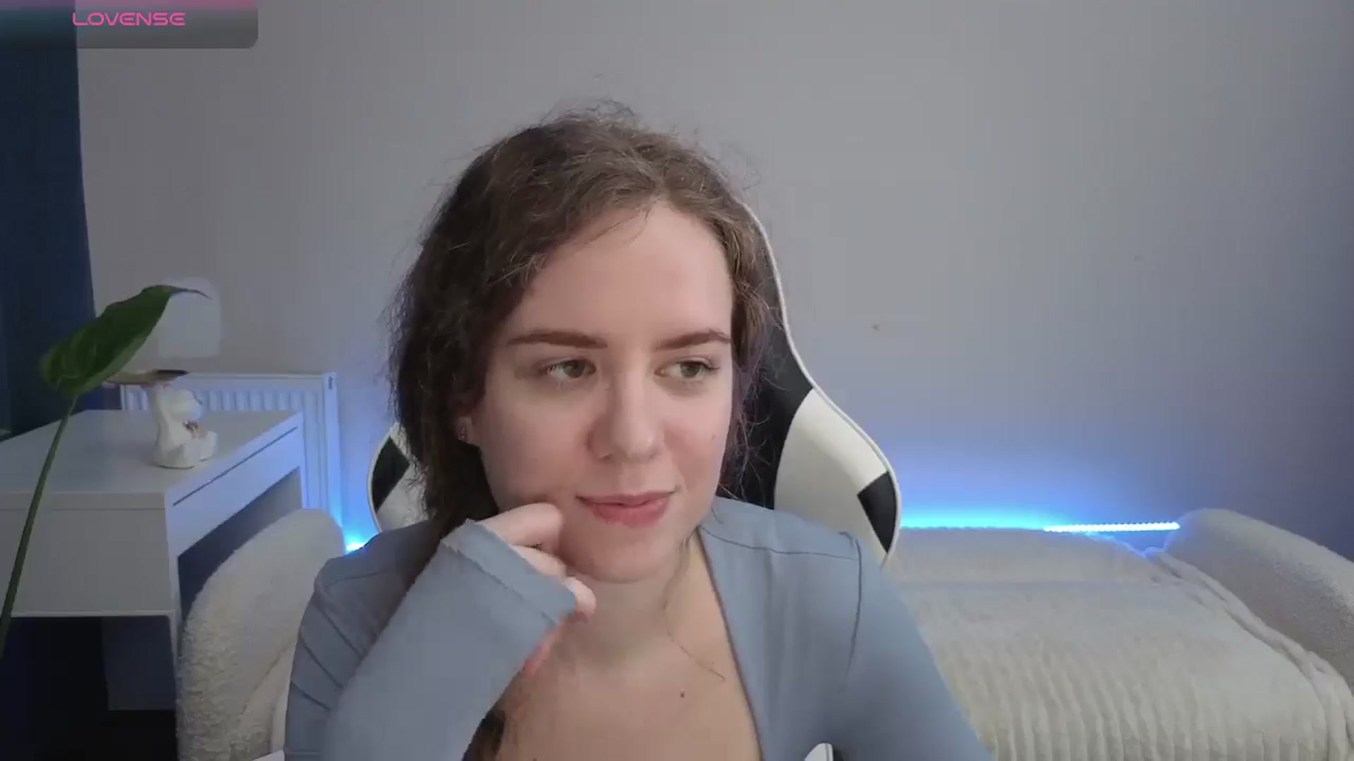 Gallery image thumbnail from BlueFlowerr's myfreecams stream on, 12/10/2025, 02:03 image 7 of 20