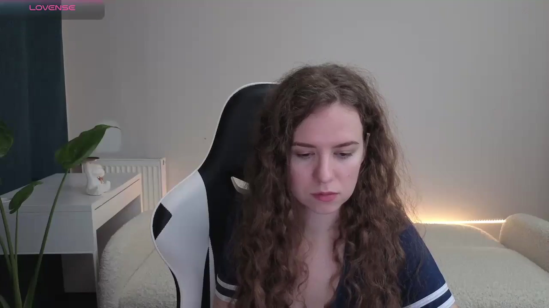 Gallery image thumbnail from BlueFlowerr's myfreecams stream on, 12/11/2025, 19:25 image 15 of 20