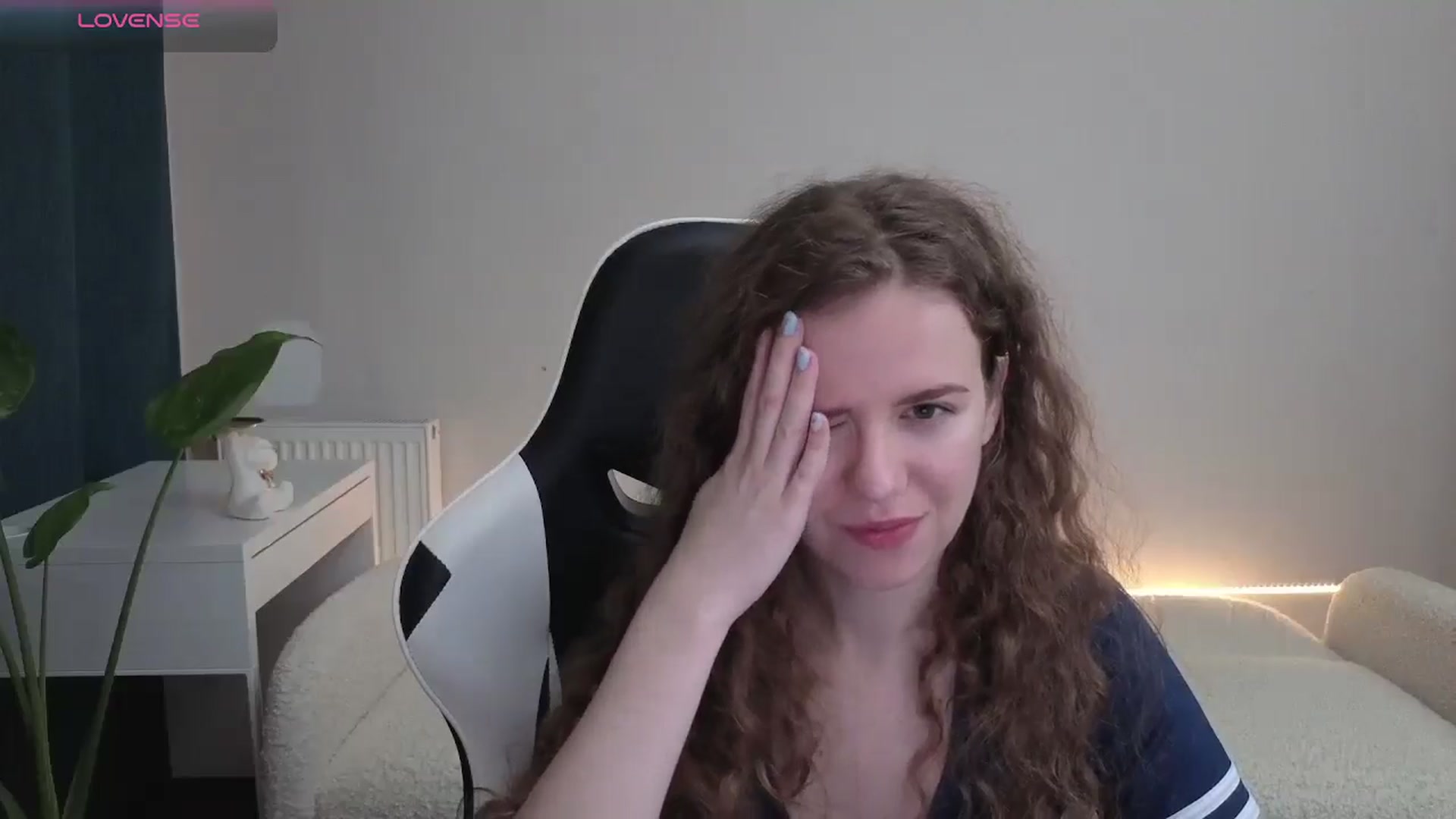 Gallery image thumbnail from BlueFlowerr's myfreecams stream on, 12/11/2025, 19:25 image 13 of 20
