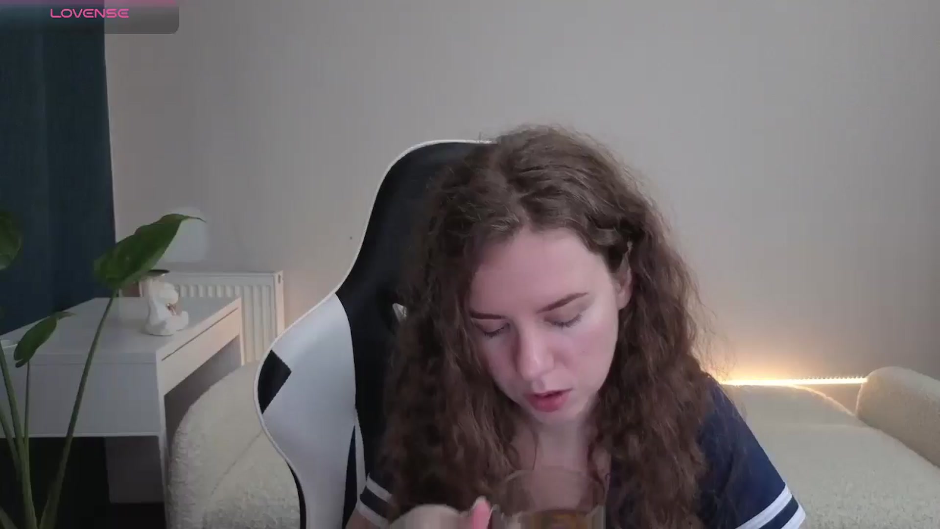 Gallery image thumbnail from BlueFlowerr's myfreecams stream on, 12/11/2025, 19:25 image 17 of 20