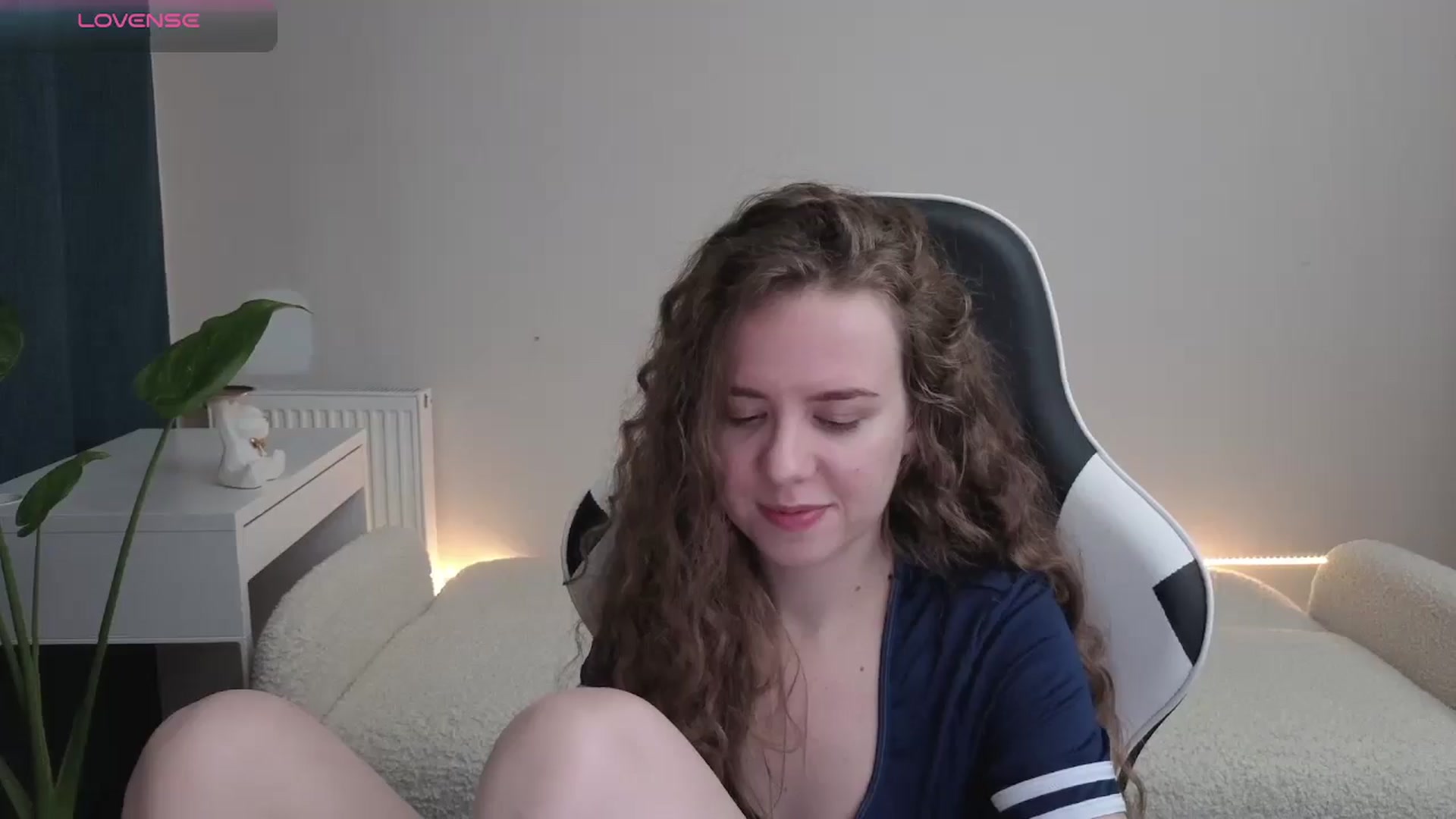 Gallery image thumbnail from BlueFlowerr's myfreecams stream on, 12/12/2025, 24:08 image 11 of 20