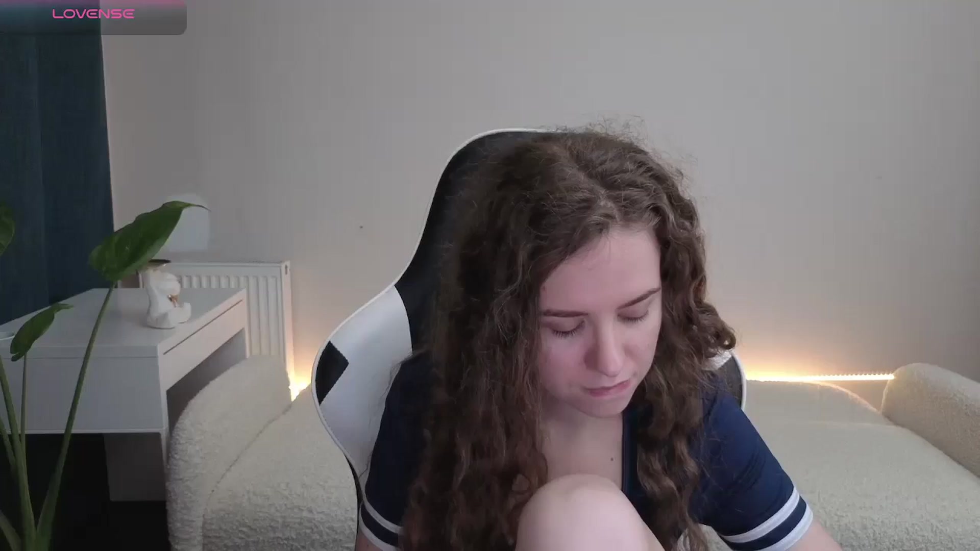 Gallery image thumbnail from BlueFlowerr's myfreecams stream on, 12/12/2025, 24:08 image 16 of 20