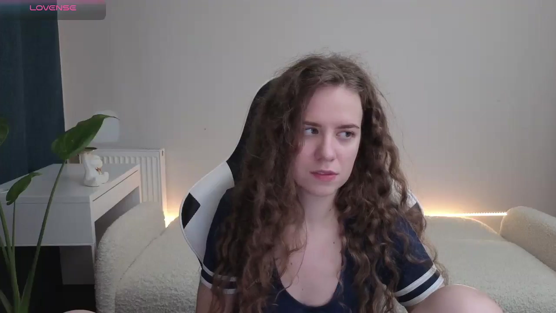 Gallery image thumbnail from BlueFlowerr's myfreecams stream on, 12/12/2025, 24:08 image 18 of 20