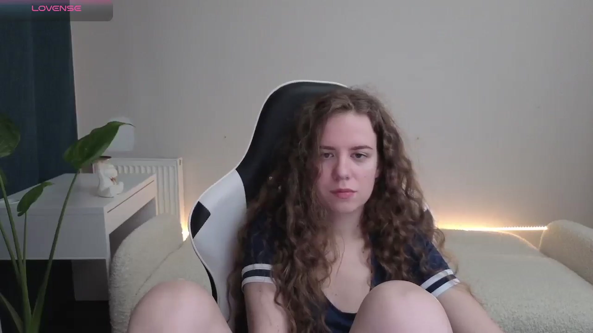 Gallery image thumbnail from BlueFlowerr's myfreecams stream on, 12/12/2025, 24:08 image 19 of 20