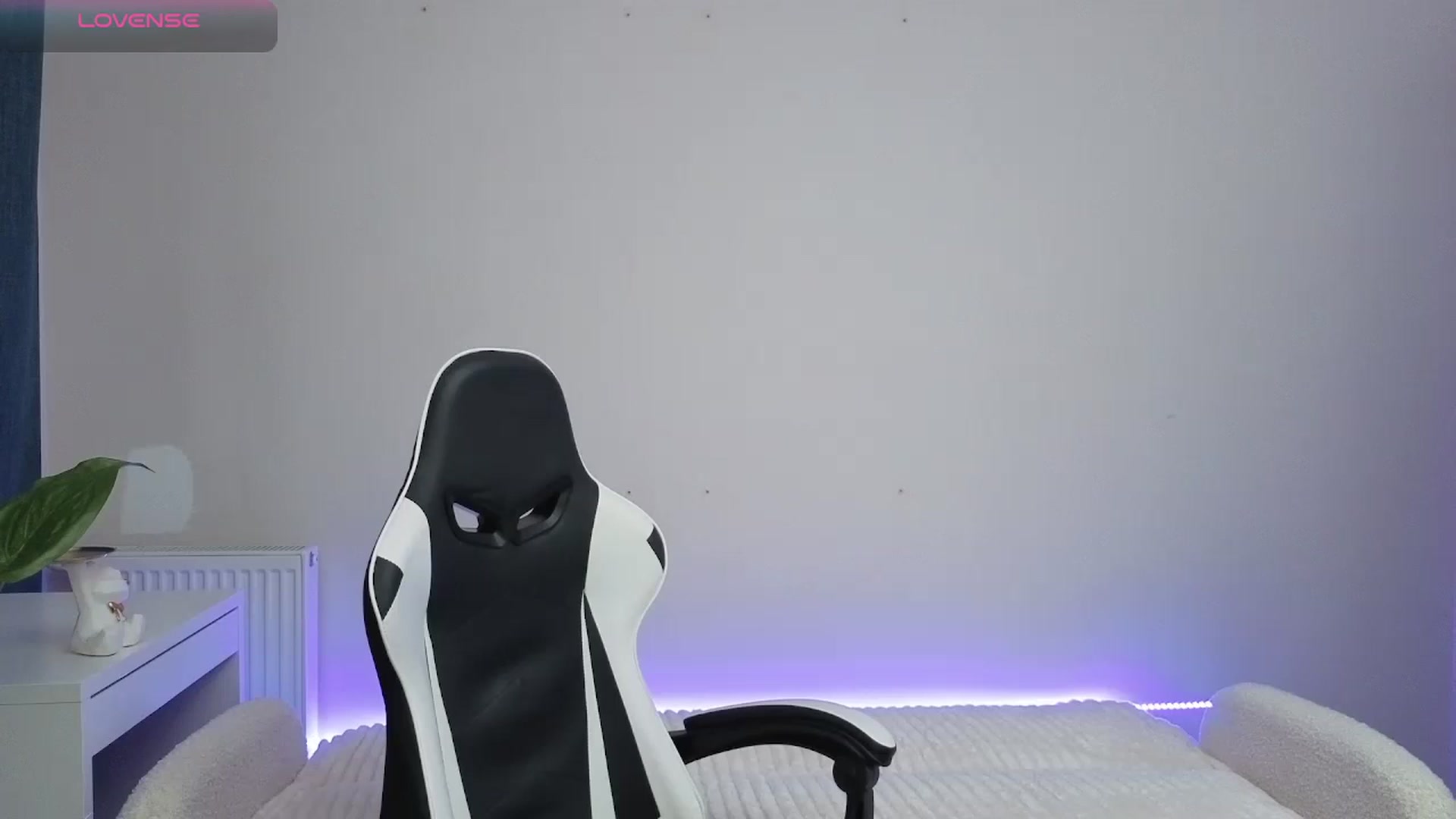 Gallery image thumbnail from BlueFlowerr's myfreecams stream on, 12/13/2025, 23:55 image 18 of 20