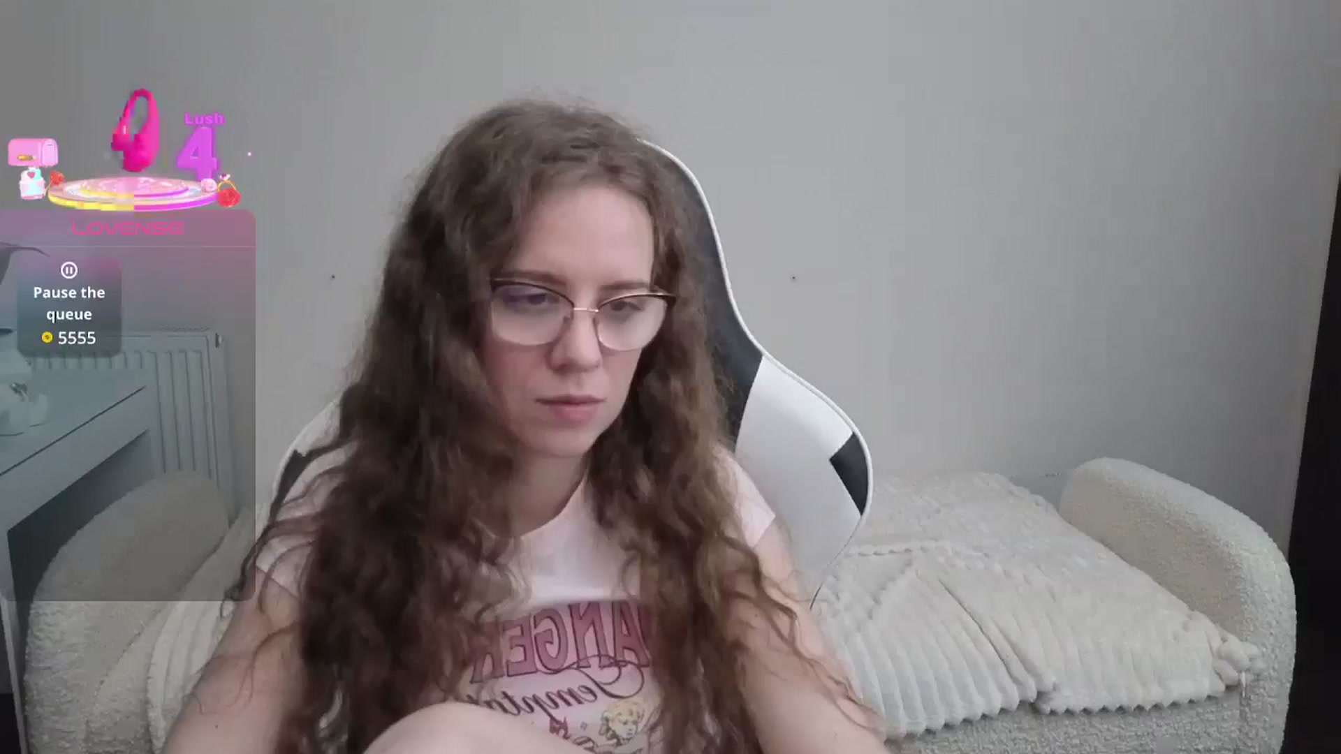 Gallery image thumbnail from BlueFlowerr's myfreecams stream on, 12/15/2025, 20:37 image 18 of 20