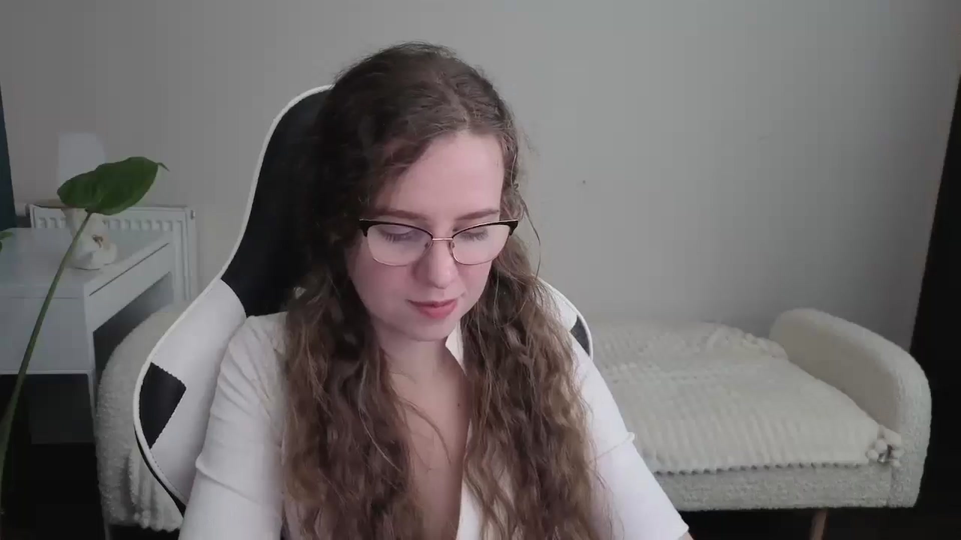 Gallery image thumbnail from BlueFlowerr's myfreecams stream on, 12/18/2025, 18:52 image 6 of 20