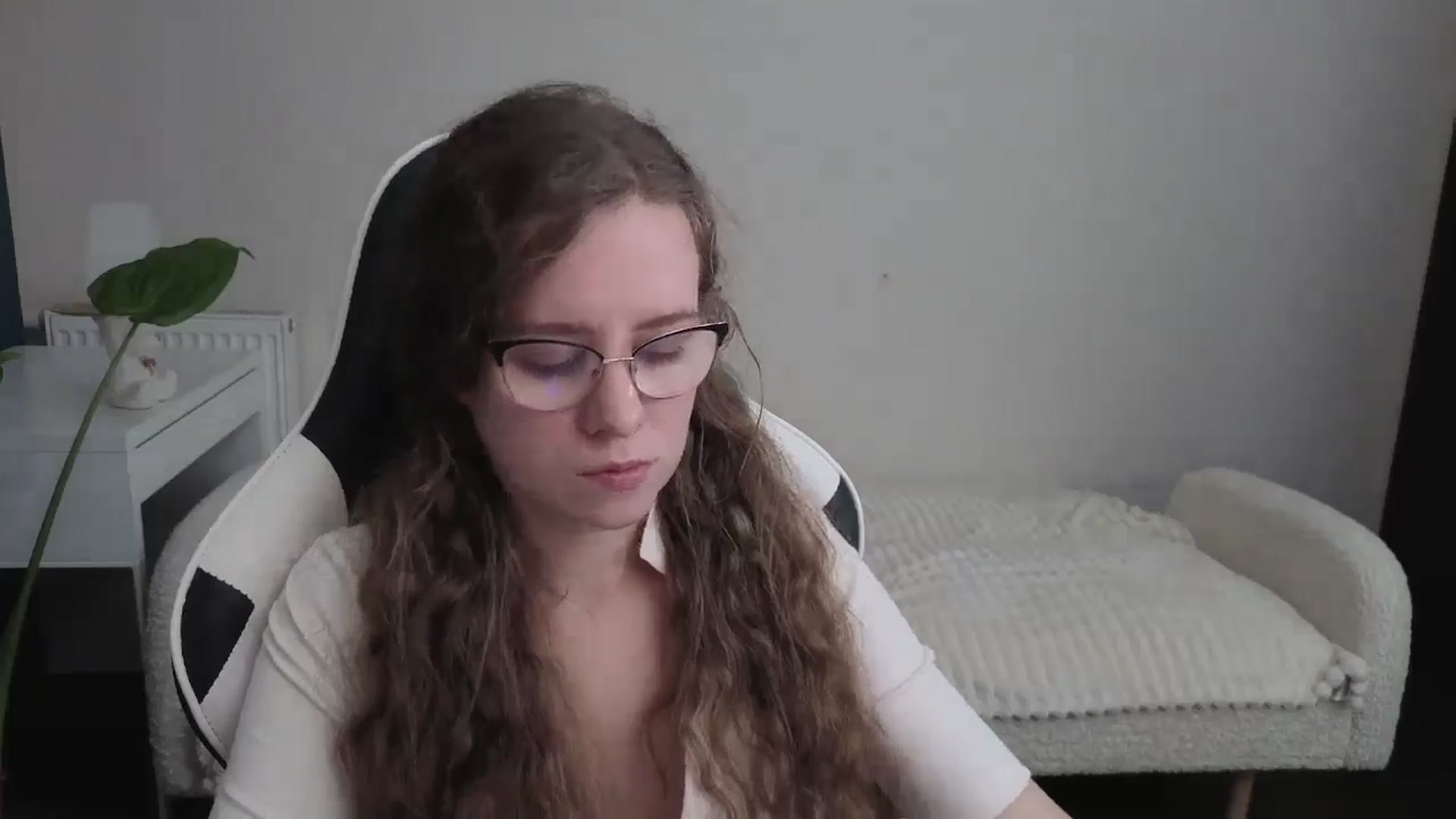 Gallery image thumbnail from BlueFlowerr's myfreecams stream on, 12/18/2025, 18:52 image 16 of 20