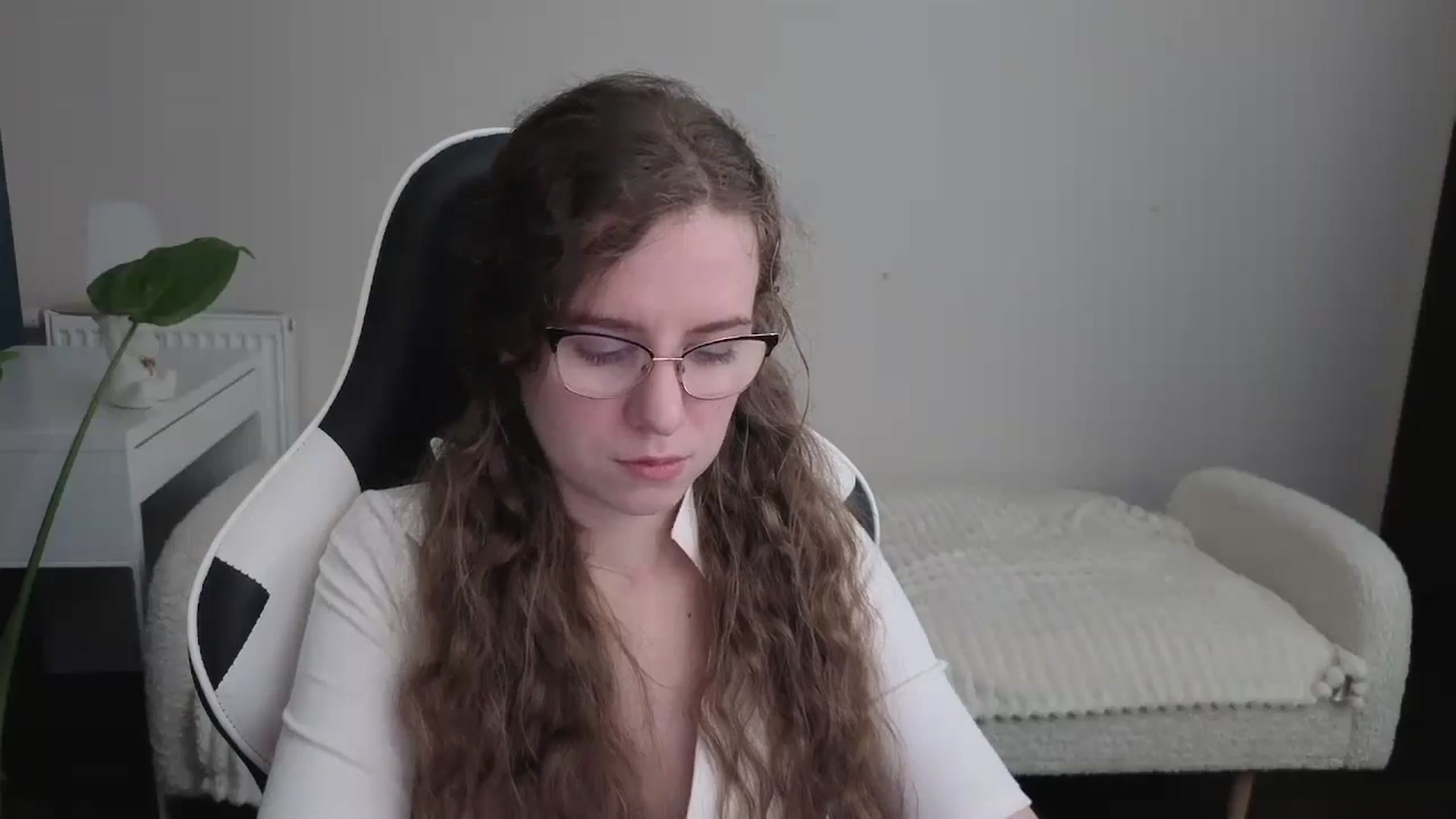 Gallery image thumbnail from BlueFlowerr's myfreecams stream on, 12/18/2025, 18:52 image 10 of 20