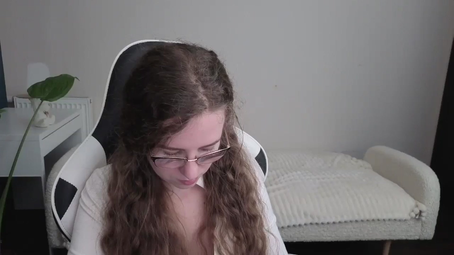 Gallery image thumbnail from BlueFlowerr's myfreecams stream on, 12/18/2025, 18:52 image 17 of 20