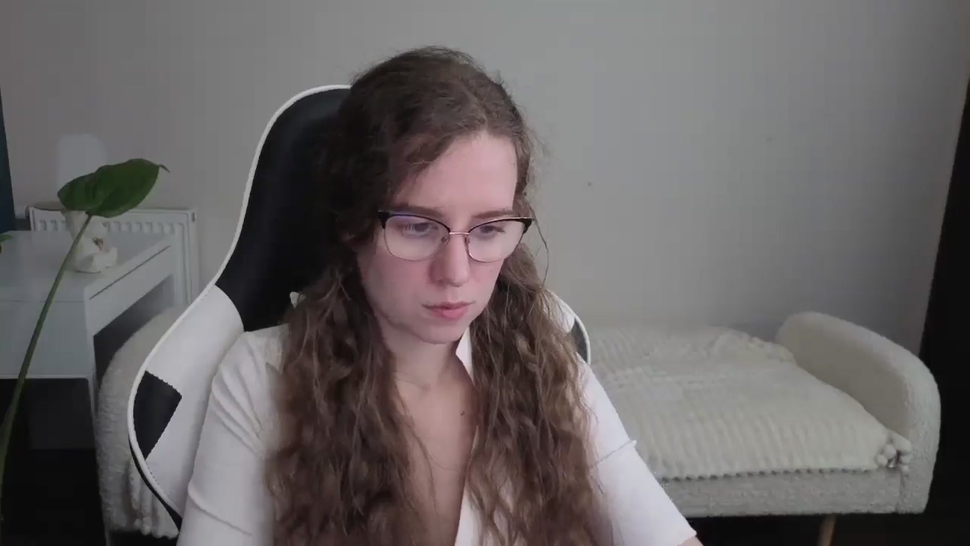 Gallery image thumbnail from BlueFlowerr's myfreecams stream on, 12/18/2025, 18:52 image 8 of 20