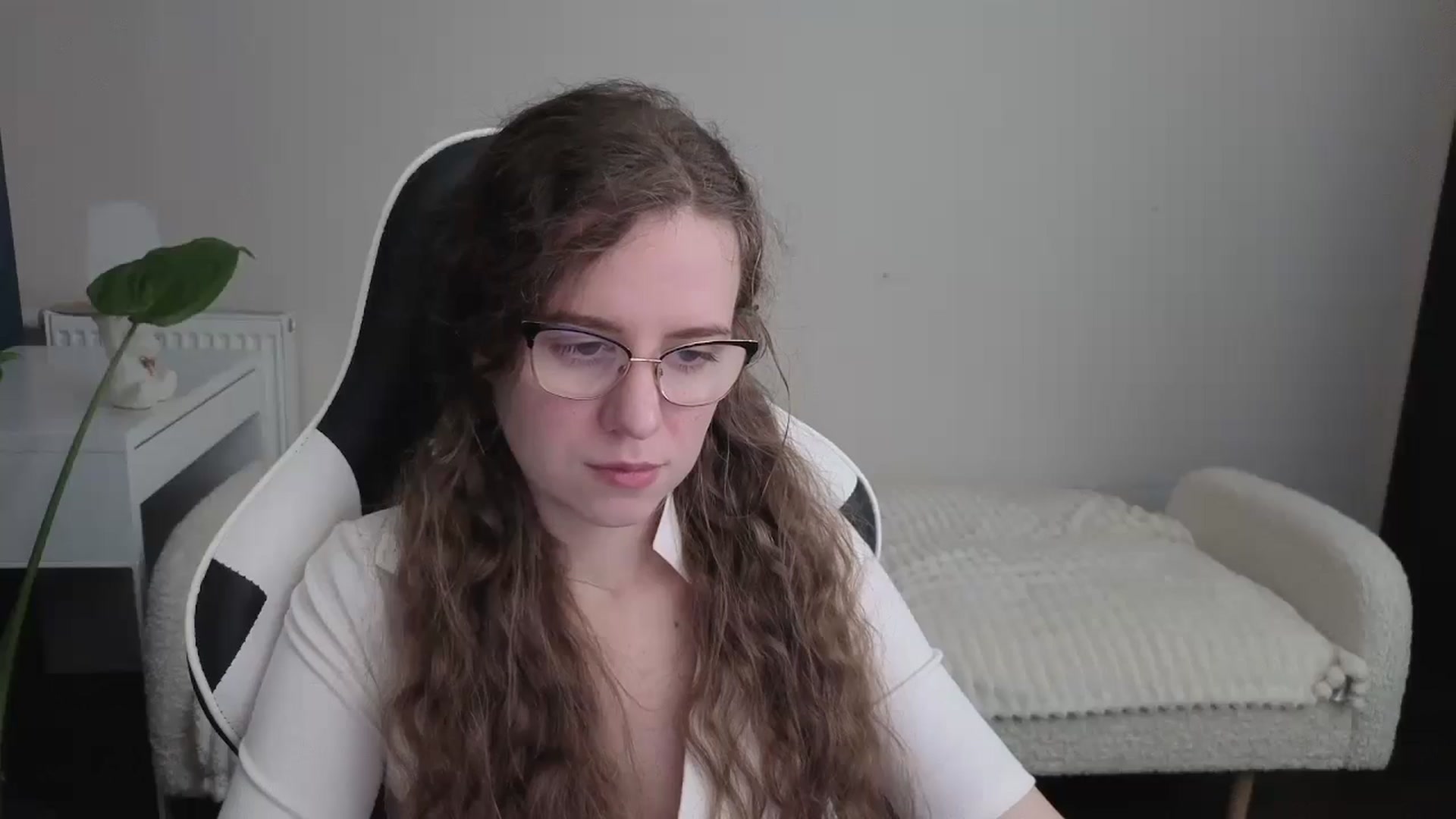 Gallery image thumbnail from BlueFlowerr's myfreecams stream on, 12/18/2025, 18:52 image 9 of 20