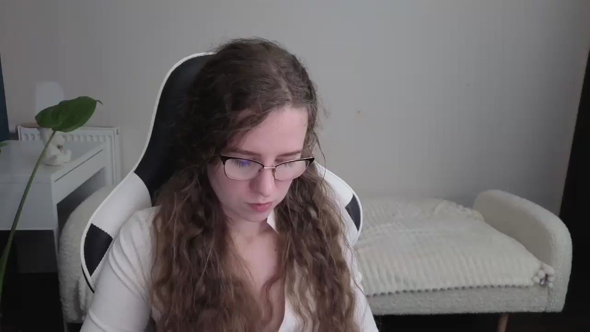 Gallery image thumbnail from BlueFlowerr's myfreecams stream on, 12/18/2025, 18:52 image 20 of 20