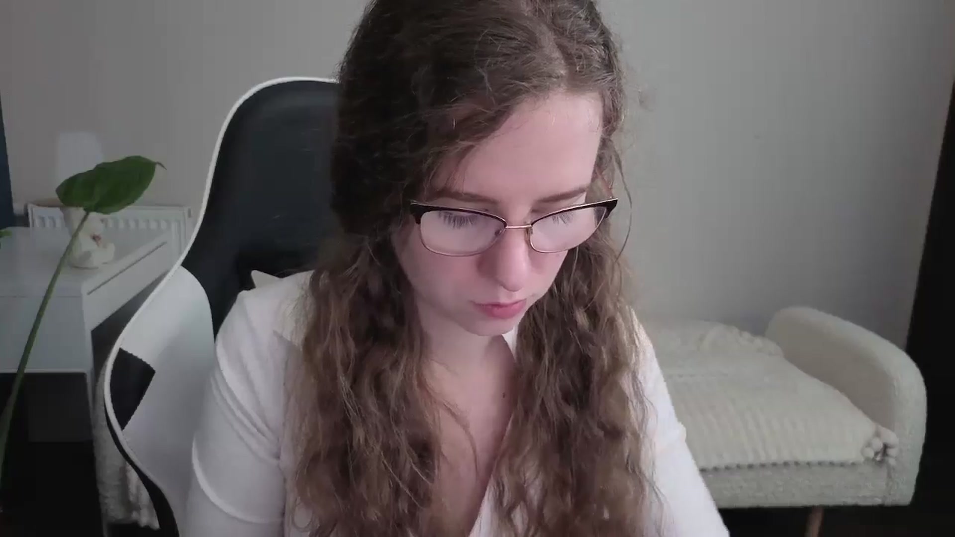 Gallery image thumbnail from BlueFlowerr's myfreecams stream on, 12/18/2025, 18:52 image 5 of 20