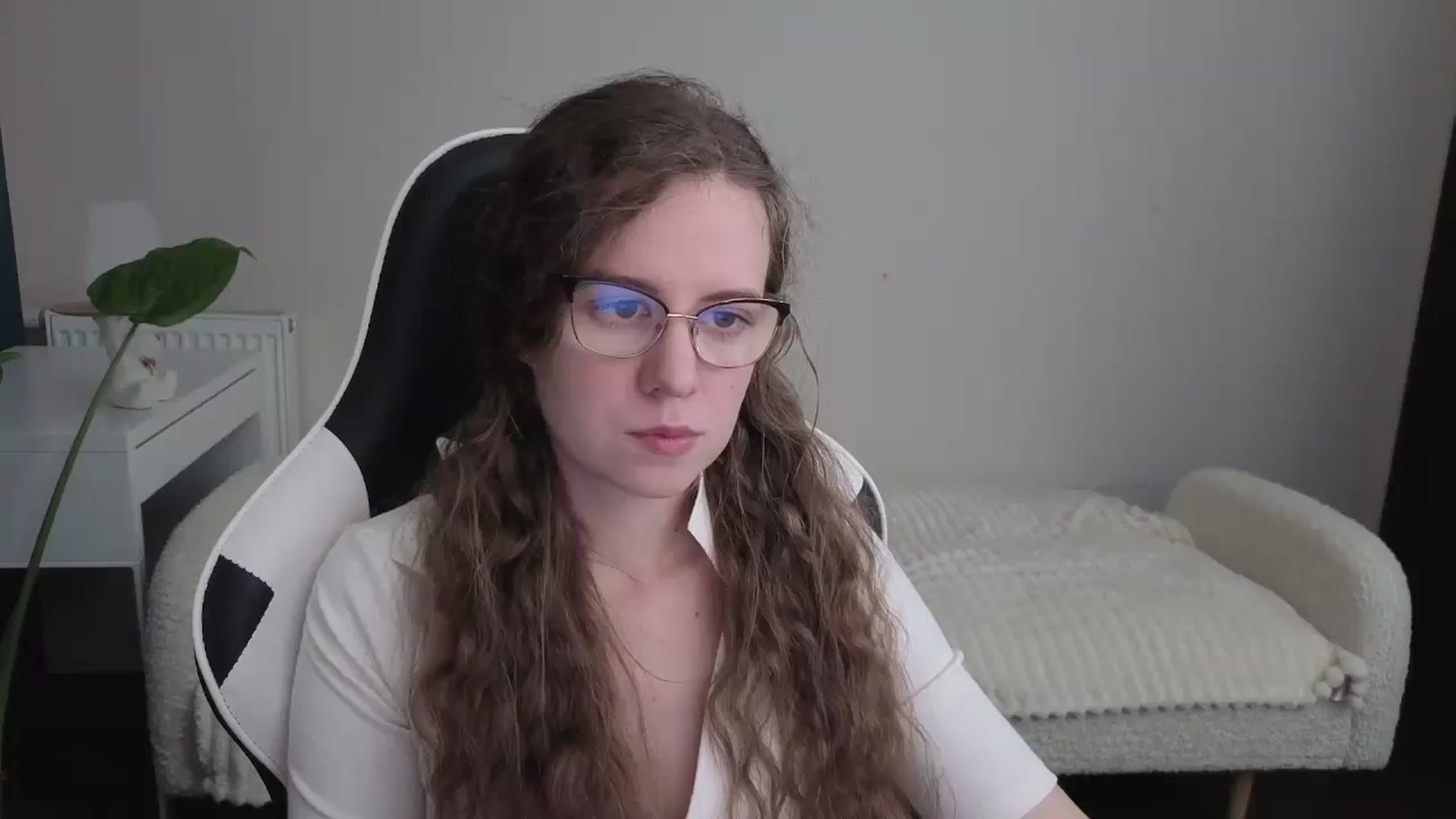 Gallery image thumbnail from BlueFlowerr's myfreecams stream on, 12/18/2025, 18:52 image 7 of 20