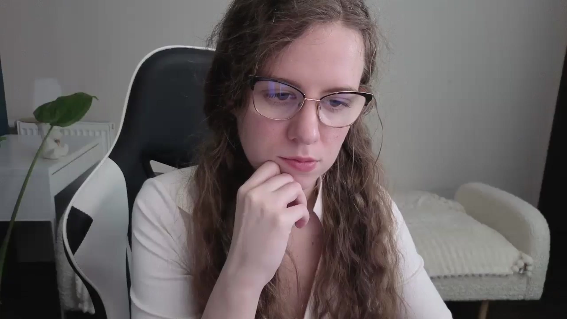 Gallery image thumbnail from BlueFlowerr's myfreecams stream on, 12/18/2025, 18:52 image 4 of 20