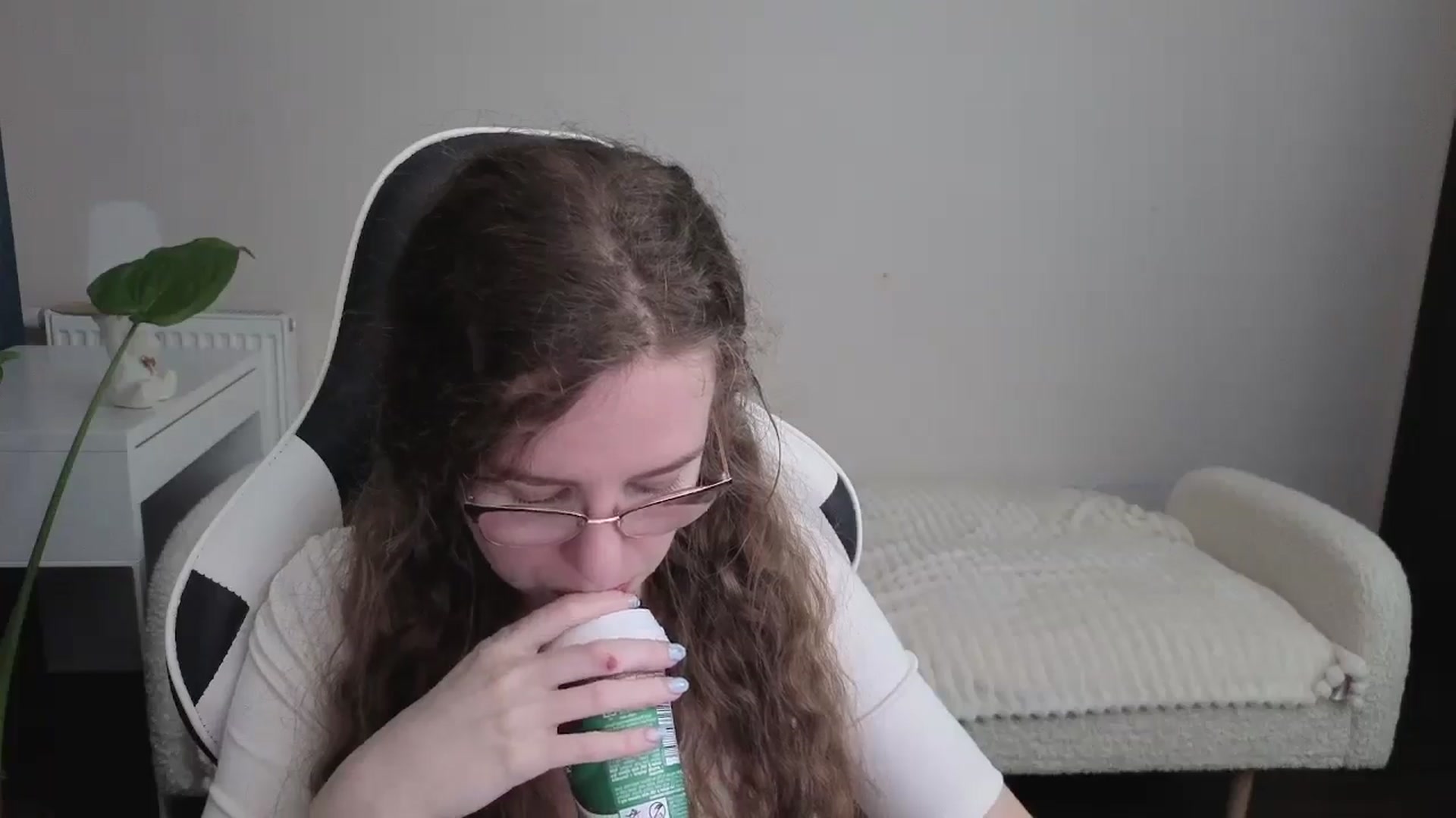 Gallery image thumbnail from BlueFlowerr's myfreecams stream on, 12/18/2025, 18:52 image 13 of 20