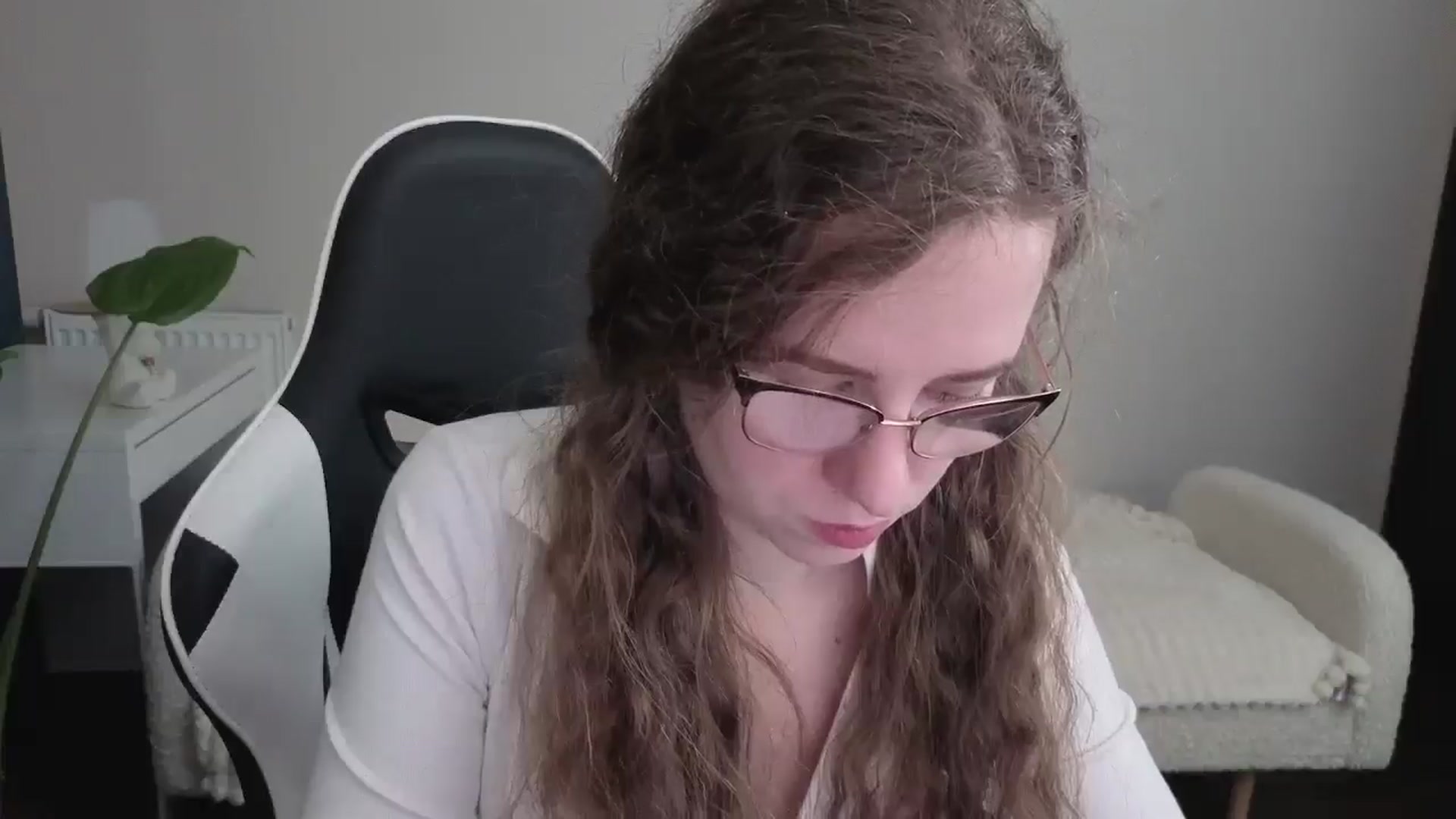 Gallery image thumbnail from BlueFlowerr's myfreecams stream on, 12/18/2025, 18:52 image 3 of 20