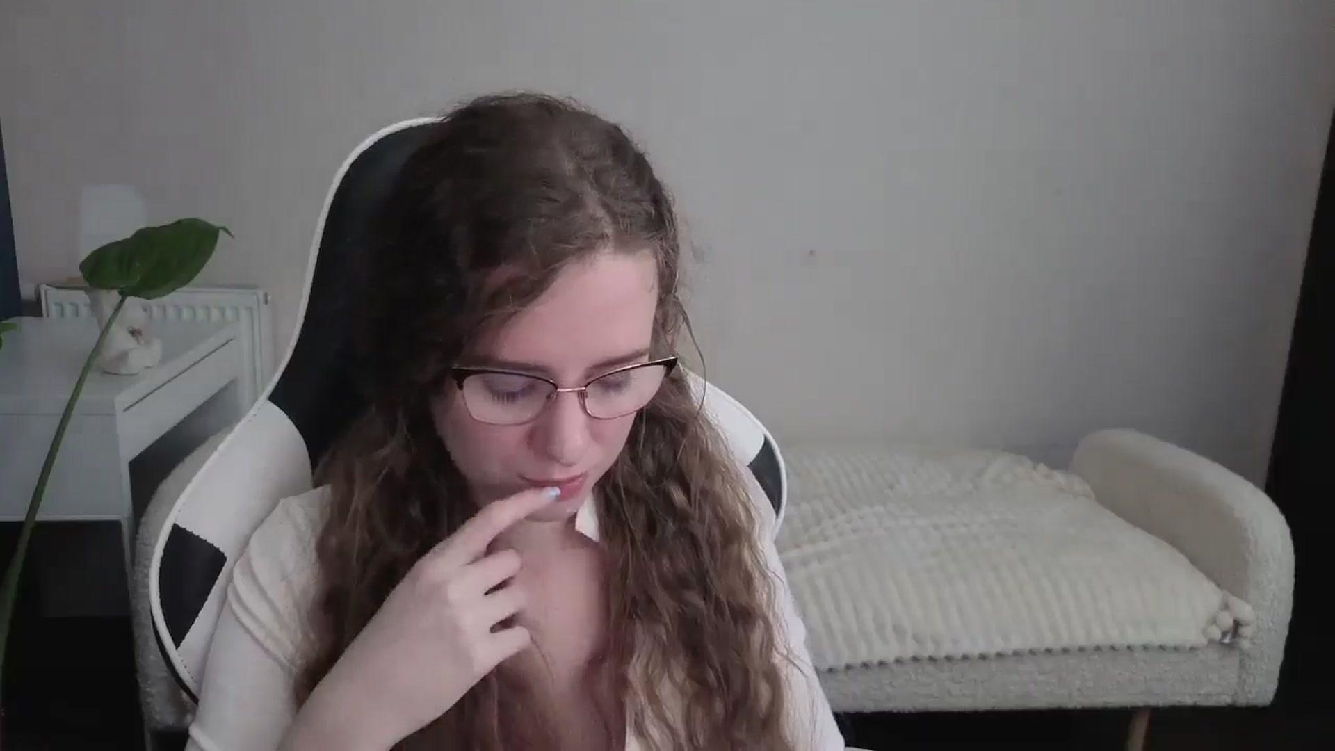 Gallery image thumbnail from BlueFlowerr's myfreecams stream on, 12/18/2025, 18:52 image 18 of 20