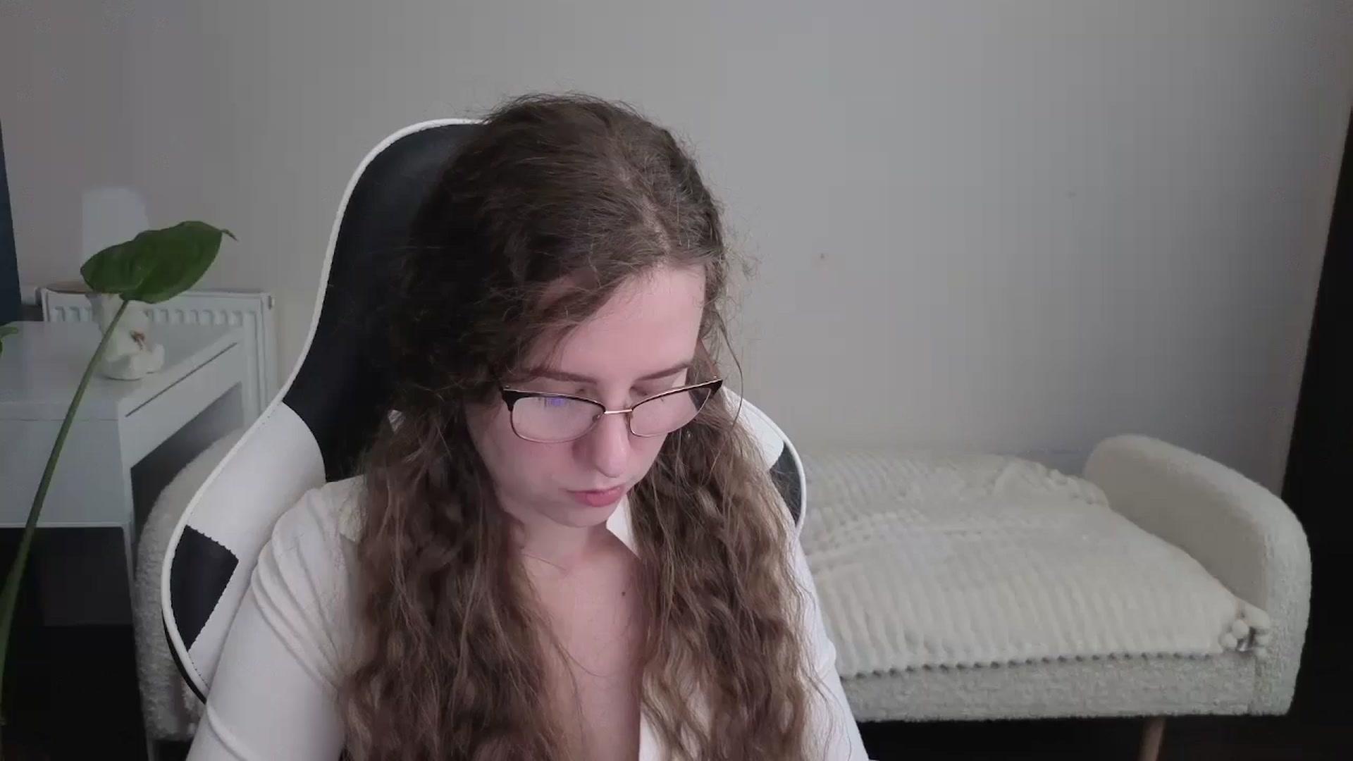 Gallery image thumbnail from BlueFlowerr's myfreecams stream on, 12/18/2025, 18:52 image 11 of 20