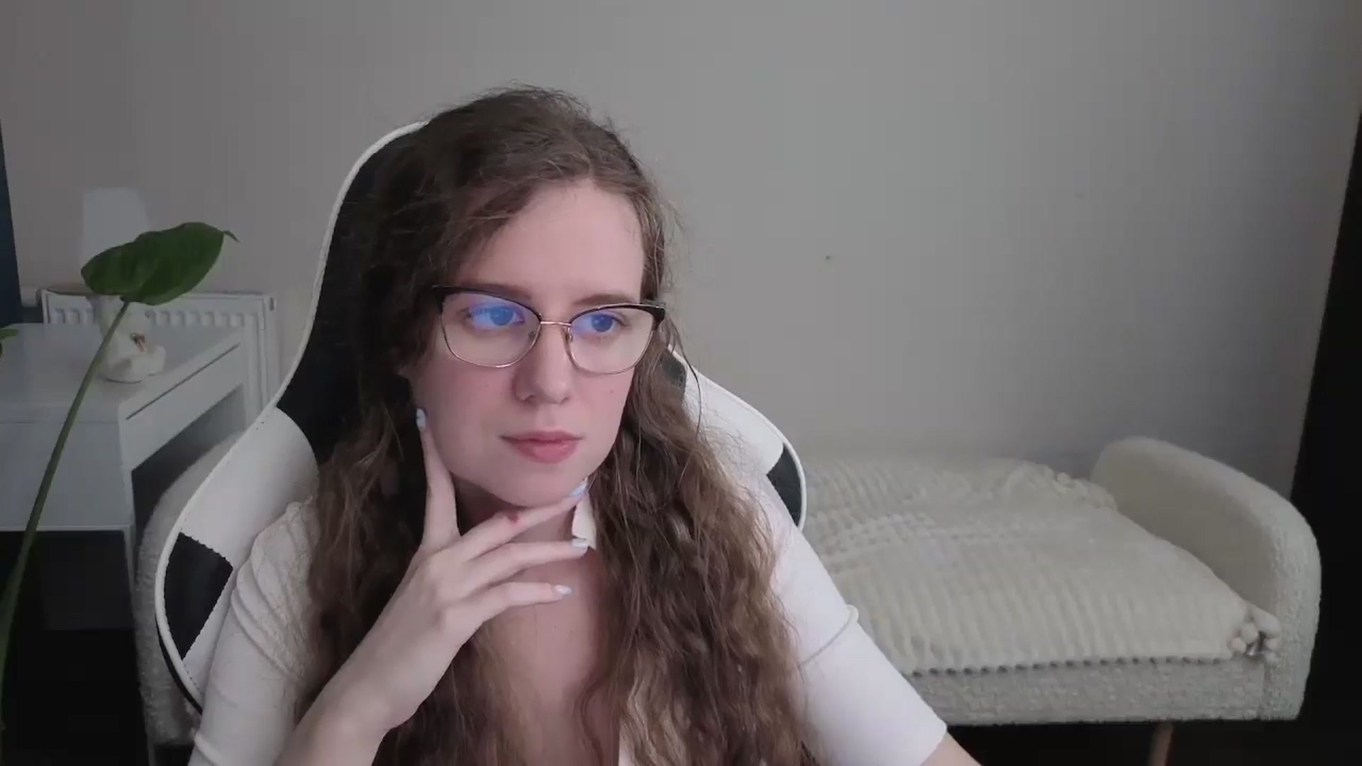 Gallery image thumbnail from BlueFlowerr's myfreecams stream on, 12/18/2025, 18:52 image 15 of 20