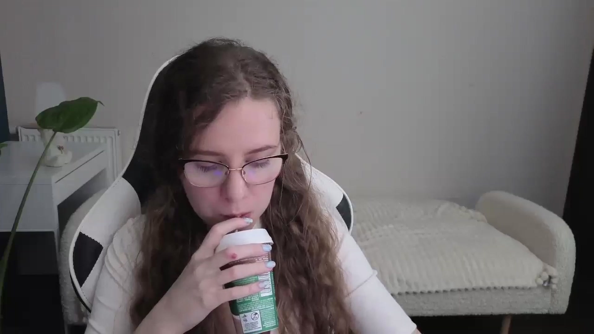 Gallery image thumbnail from BlueFlowerr's myfreecams stream on, 12/18/2025, 18:52 image 12 of 20