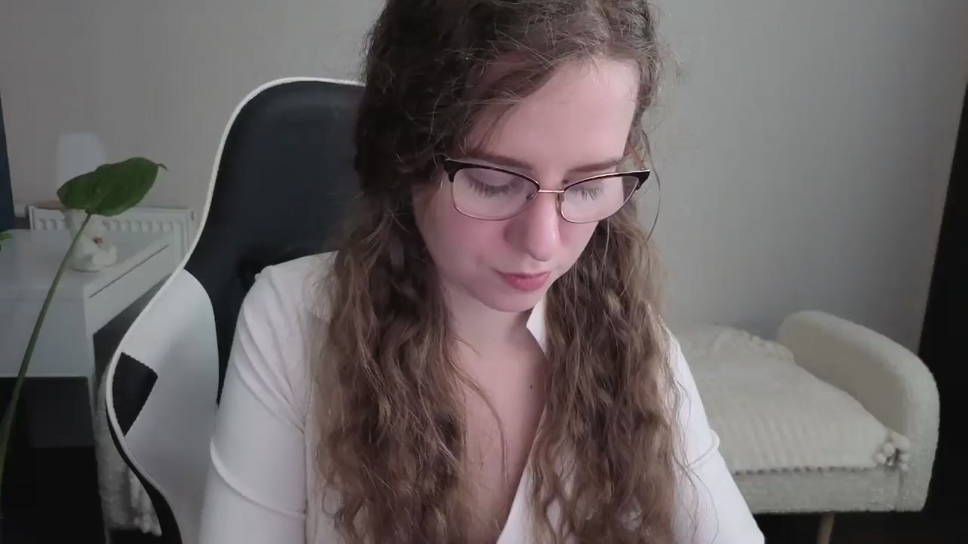 Gallery image thumbnail from BlueFlowerr's myfreecams stream on, 12/18/2025, 18:52 image 2 of 20
