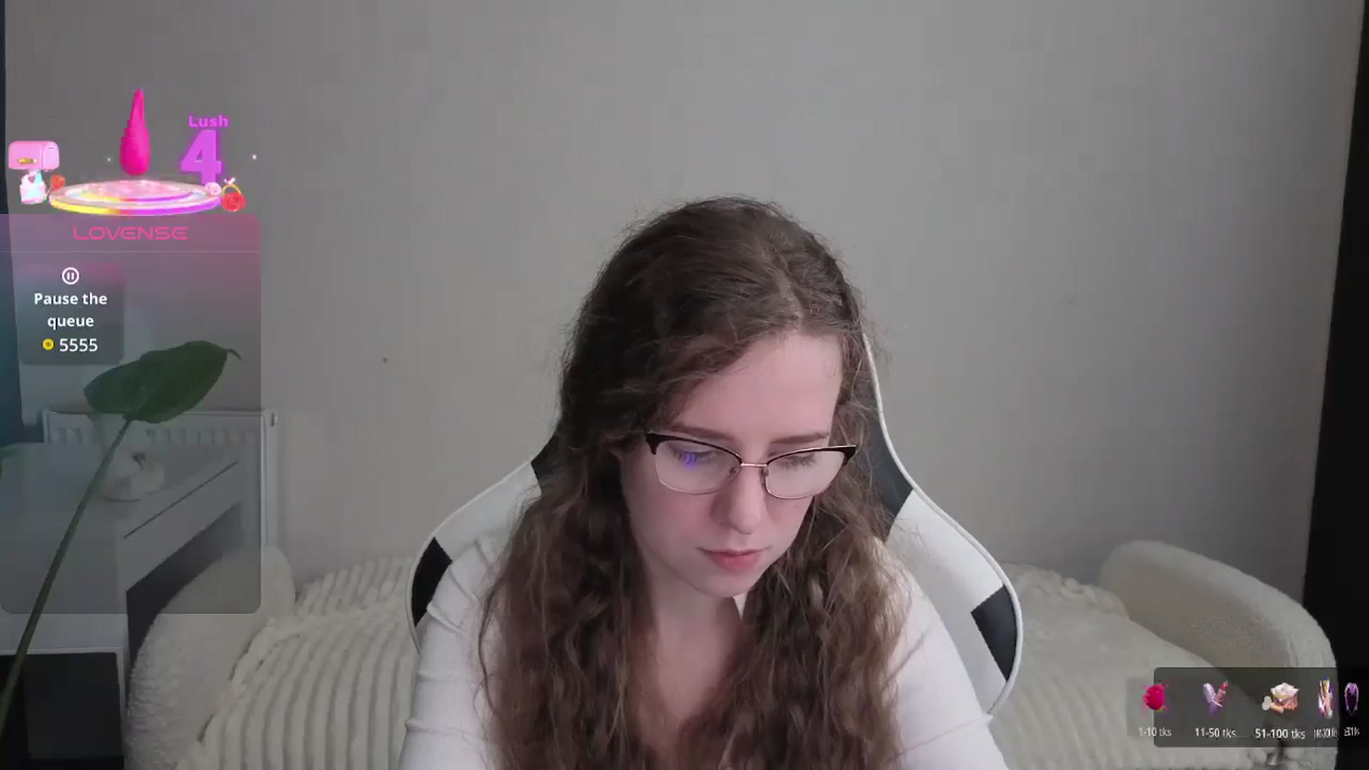 Gallery image thumbnail from BlueFlowerr's myfreecams stream on, 12/18/2025, 19:16 image 7 of 20