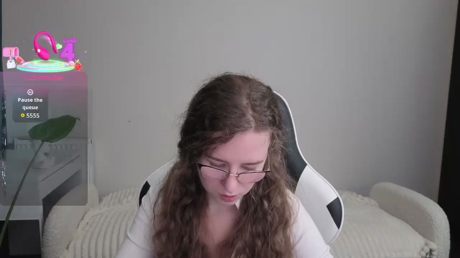 Gallery image thumbnail from BlueFlowerr's myfreecams stream on, 12/18/2025, 19:16 image 8 of 20