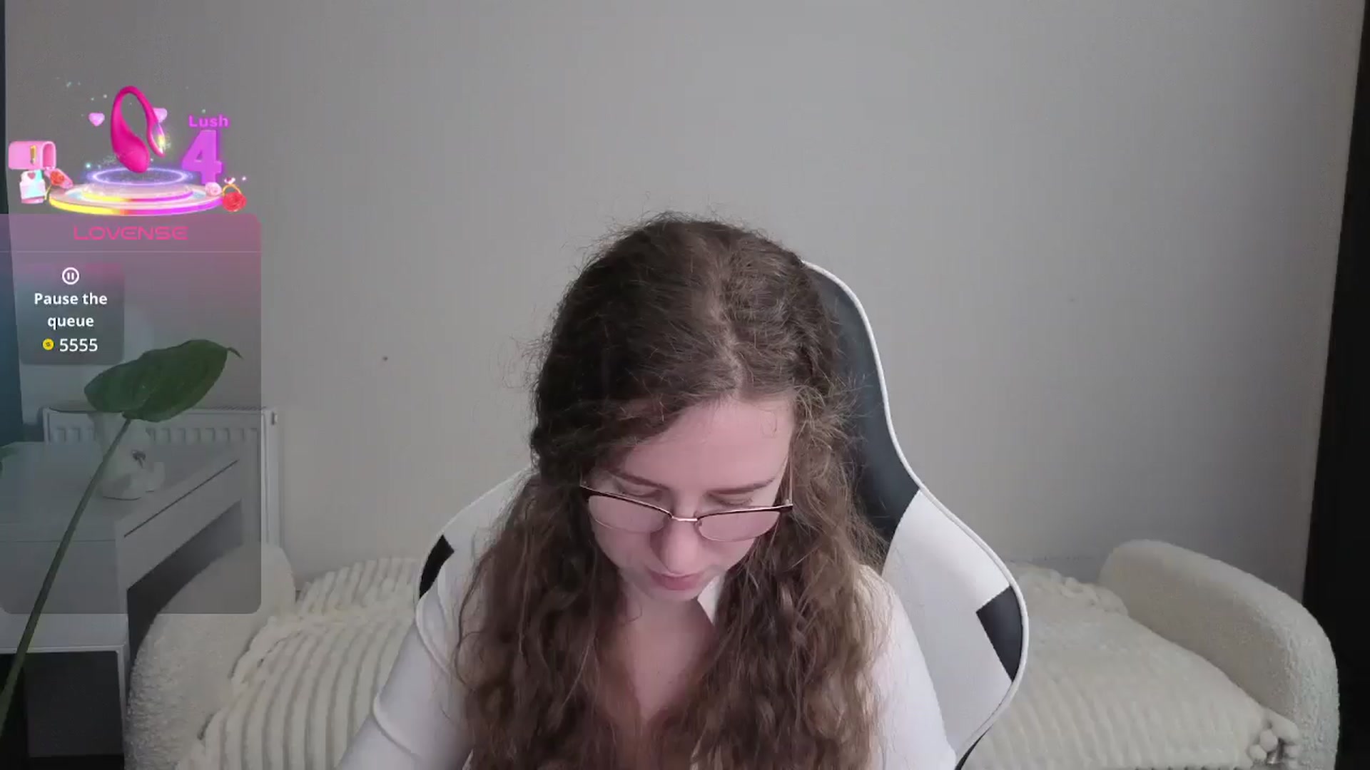 Gallery image thumbnail from BlueFlowerr's myfreecams stream on, 12/18/2025, 19:16 image 6 of 20