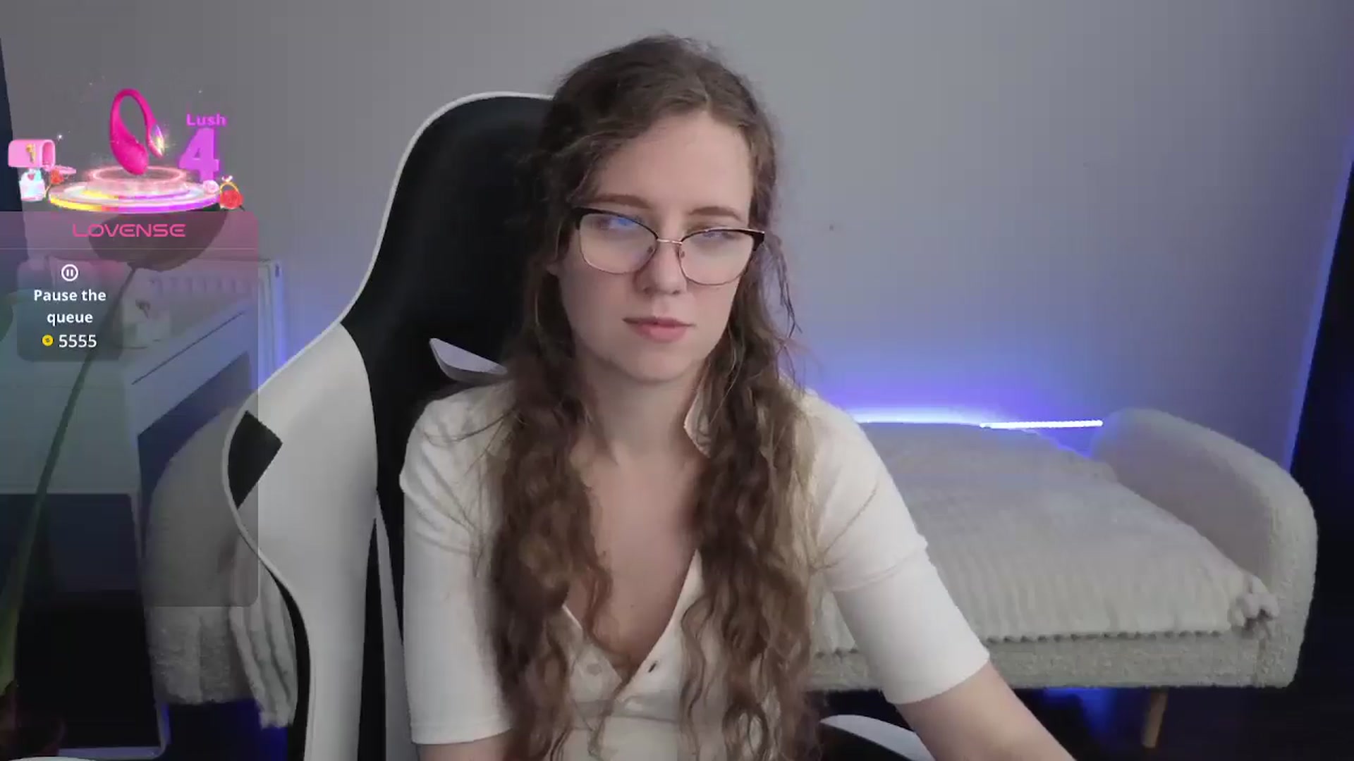 Gallery image thumbnail from BlueFlowerr's myfreecams stream on, 12/18/2025, 21:59 image 14 of 20